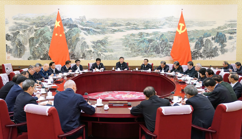 12月26日至27日，中共中央政治局召開(kāi)“不忘初心、牢記使命”專(zhuān)題民主生活會(huì)，中共中央總書(shū)記習(xí)近平主持會(huì)議并發(fā)表重要講話(huà)。新華社記者 李學(xué)仁 攝